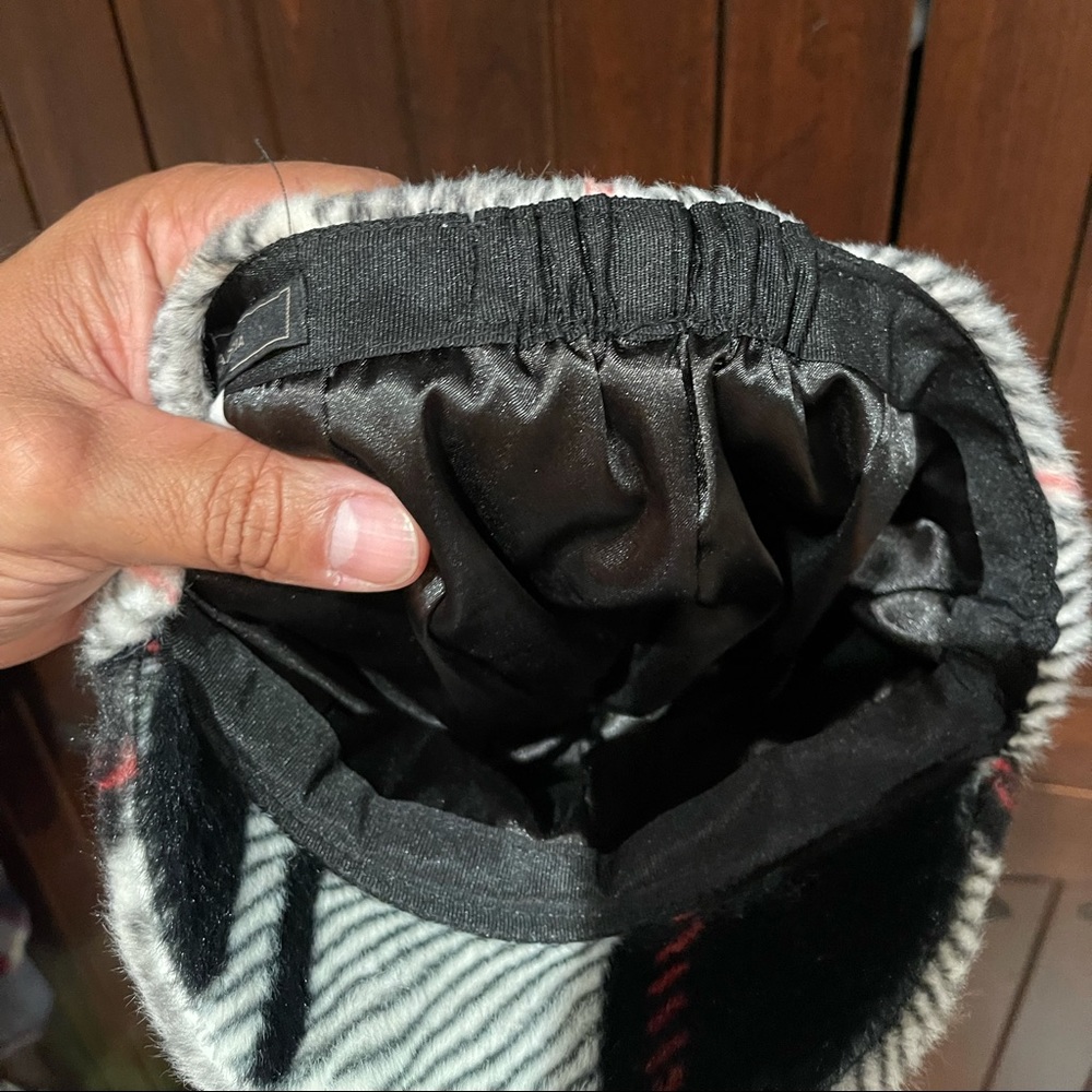 Hat - Picture 6 of 7
